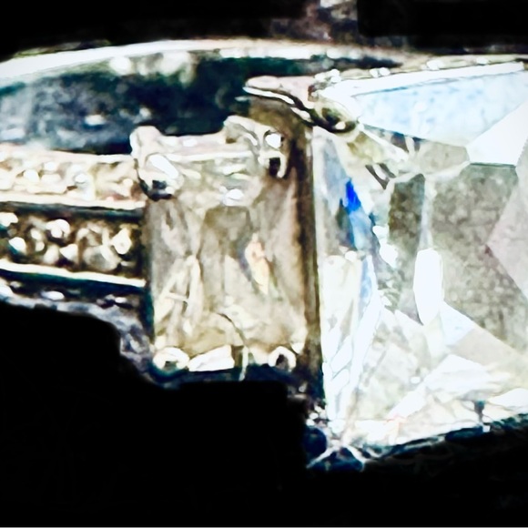 Engagingly elegant! - Picture 3 of 3